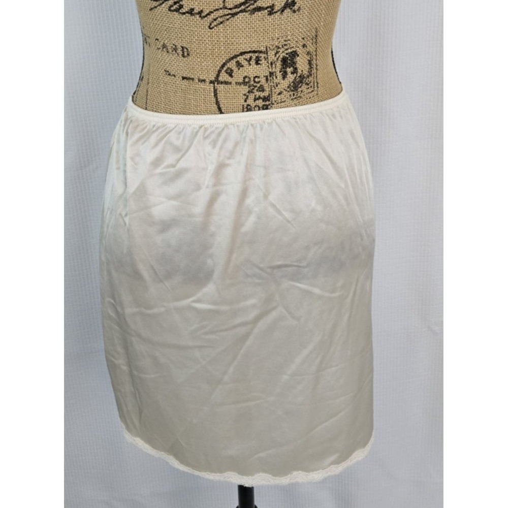 Cabernet women's Beige Short Small Half elastic waist slip Petticoat Small 18"